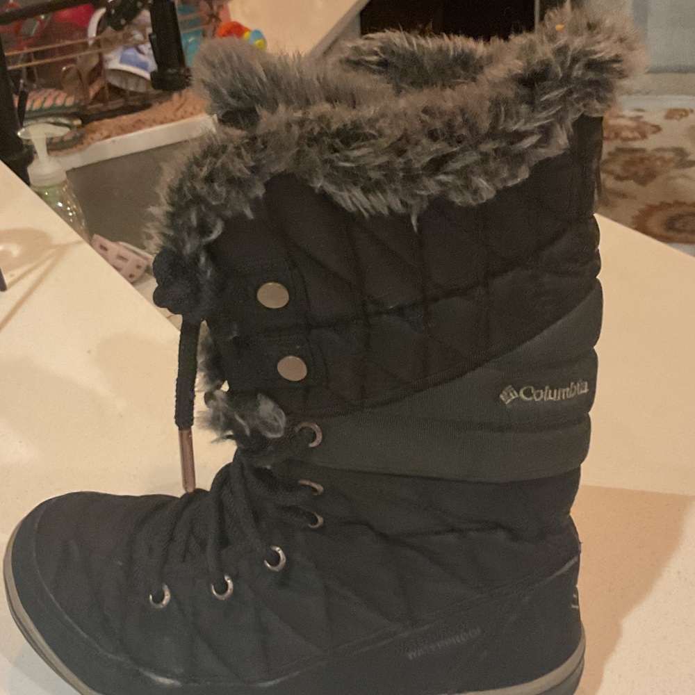 Columbia Women's Quilted Black Winter Boots
